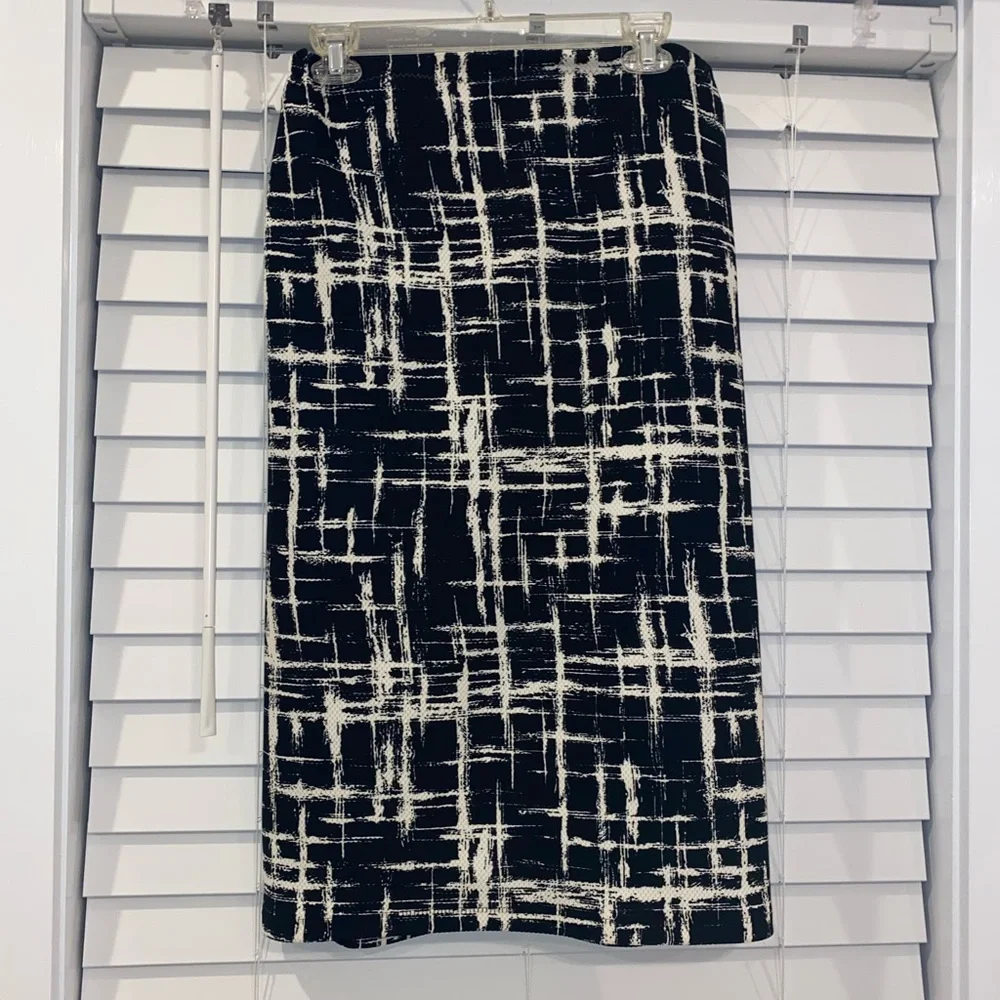 Sold!!! black and white skirt - Picture 1 of 2